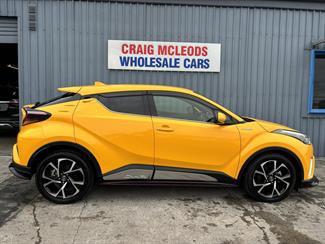 2017 Toyota C-HR - Thumbnail