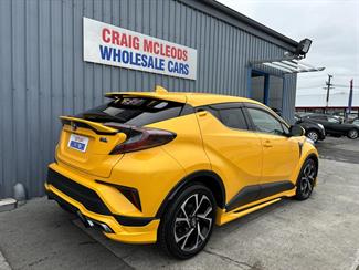 2017 Toyota C-HR - Thumbnail