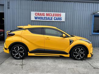 2017 Toyota C-HR - Thumbnail