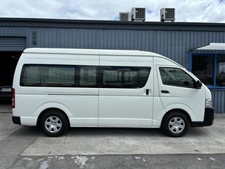 2019 Toyota HIACE - Thumbnail