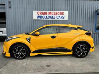 2017 Toyota C-HR - Thumbnail