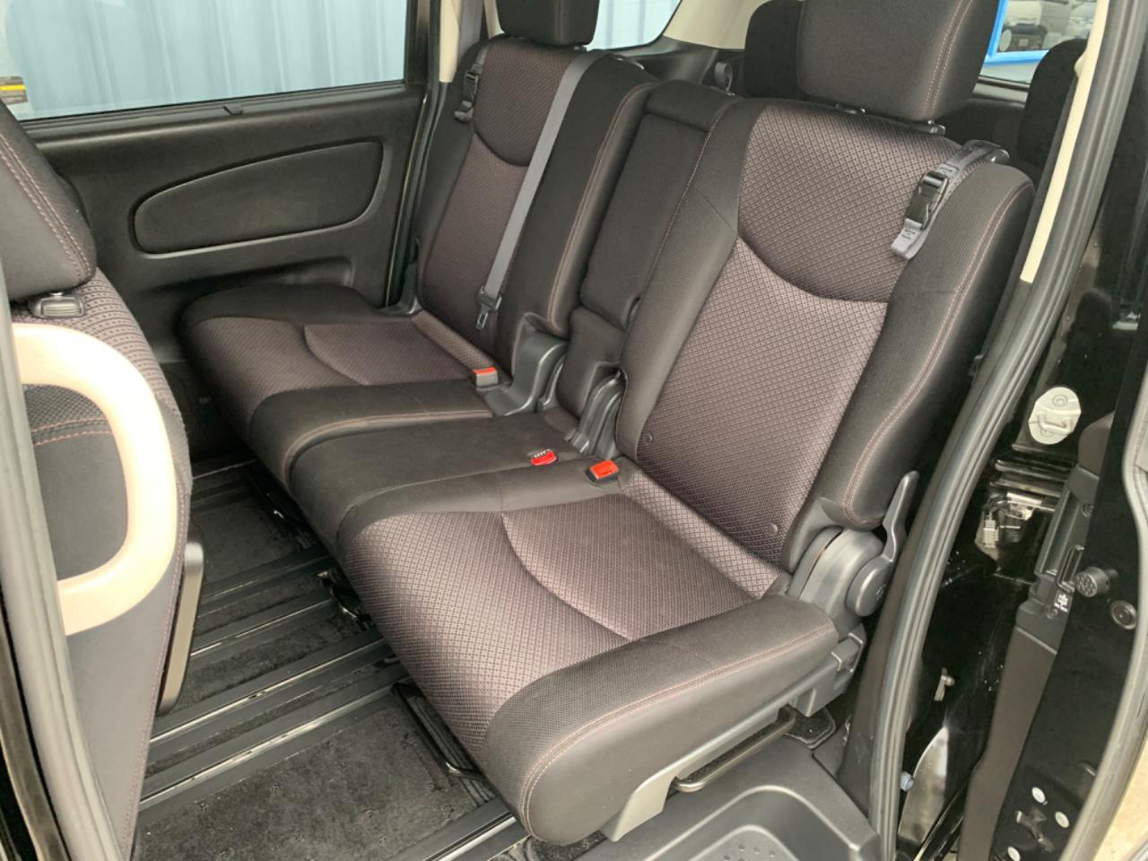 2013 Nissan SERENA