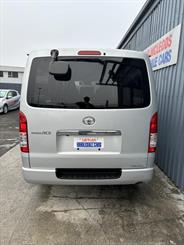 2018 Toyota HIACE - Thumbnail