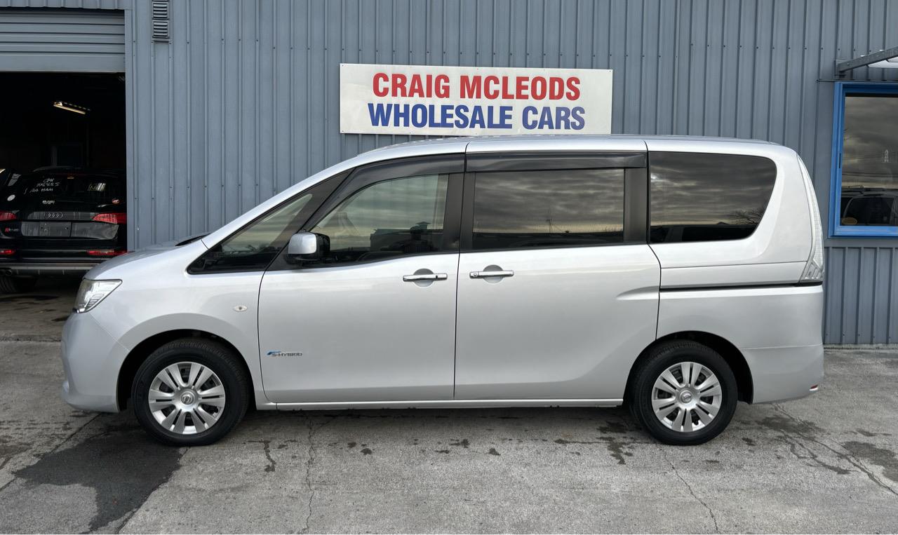 2013 Nissan SERENA