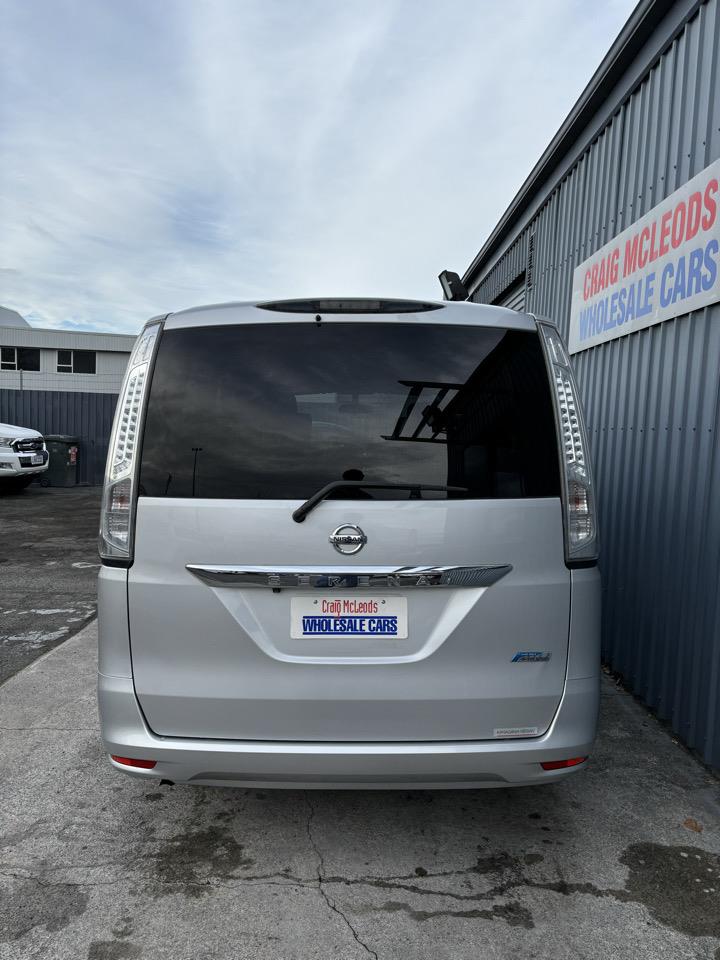 2013 Nissan SERENA