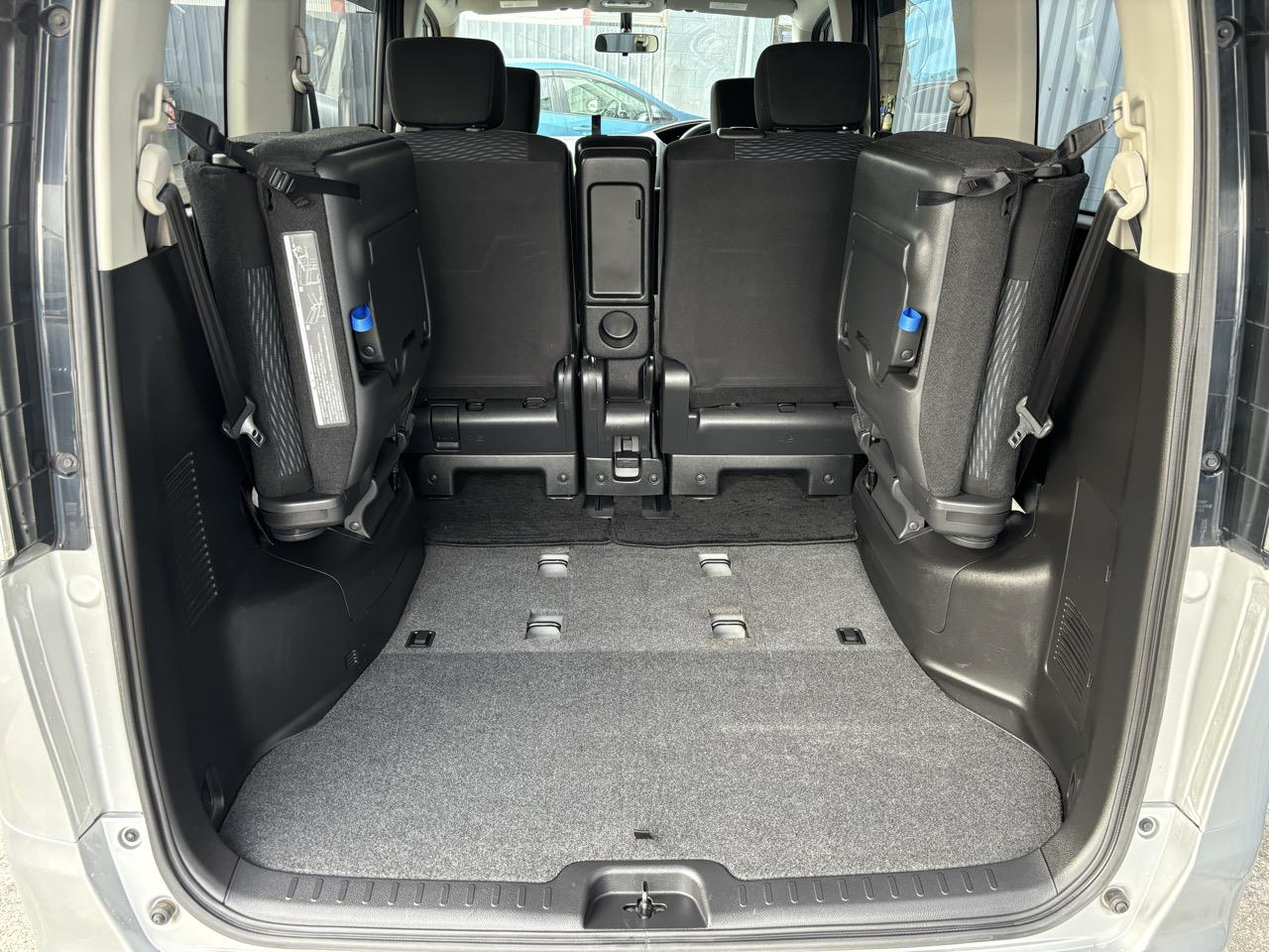 2013 Nissan SERENA