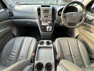 2012 Kia Carnival - Thumbnail