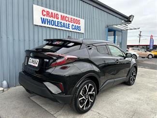 2017 Toyota C-HR - Thumbnail