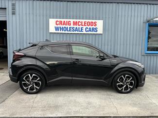 2017 Toyota C-HR - Thumbnail