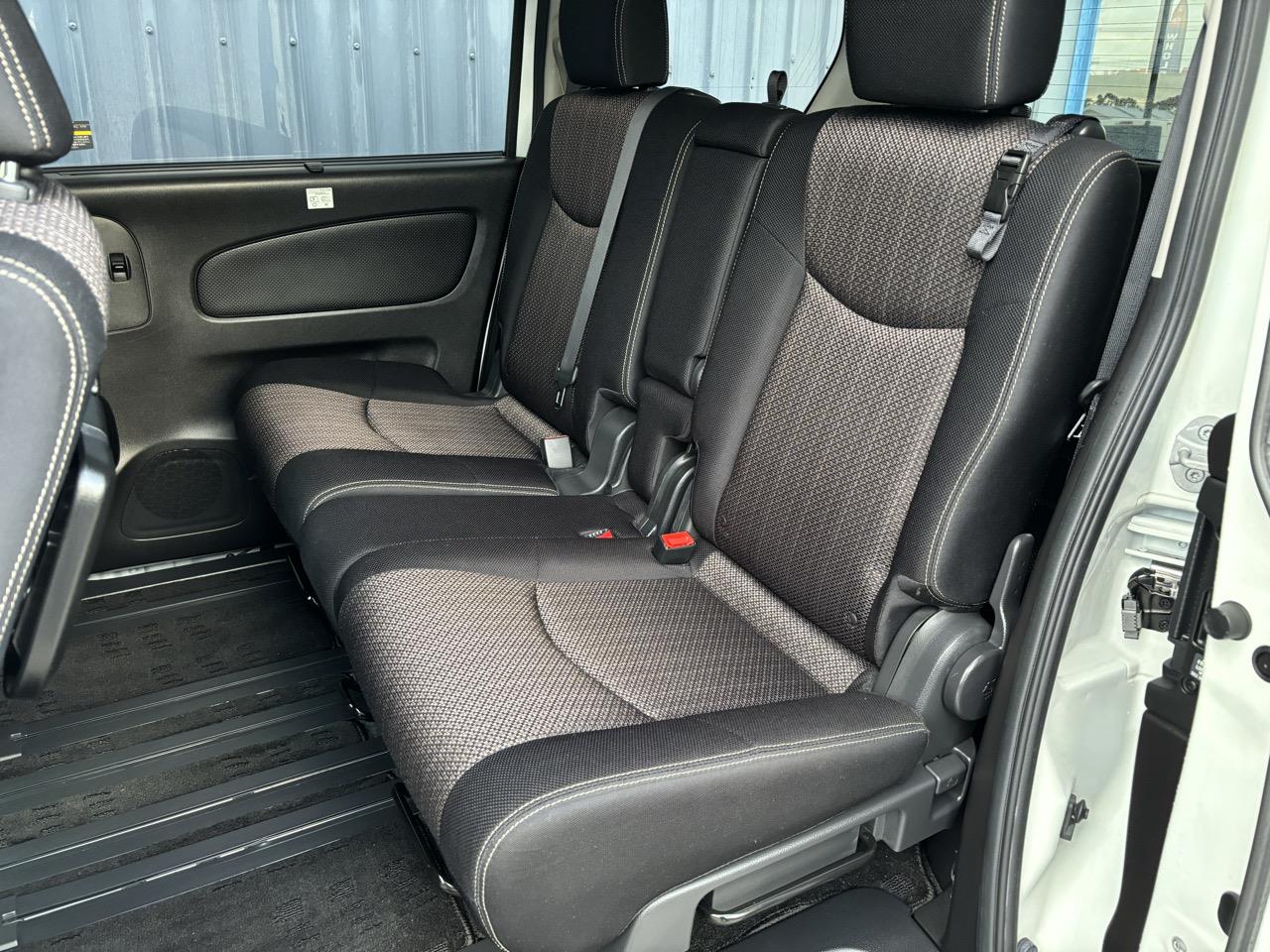 2014 Nissan SERENA