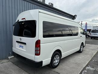 2020 Toyota HIACE - Thumbnail