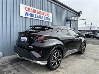 2017 Toyota C-HR - Thumbnail