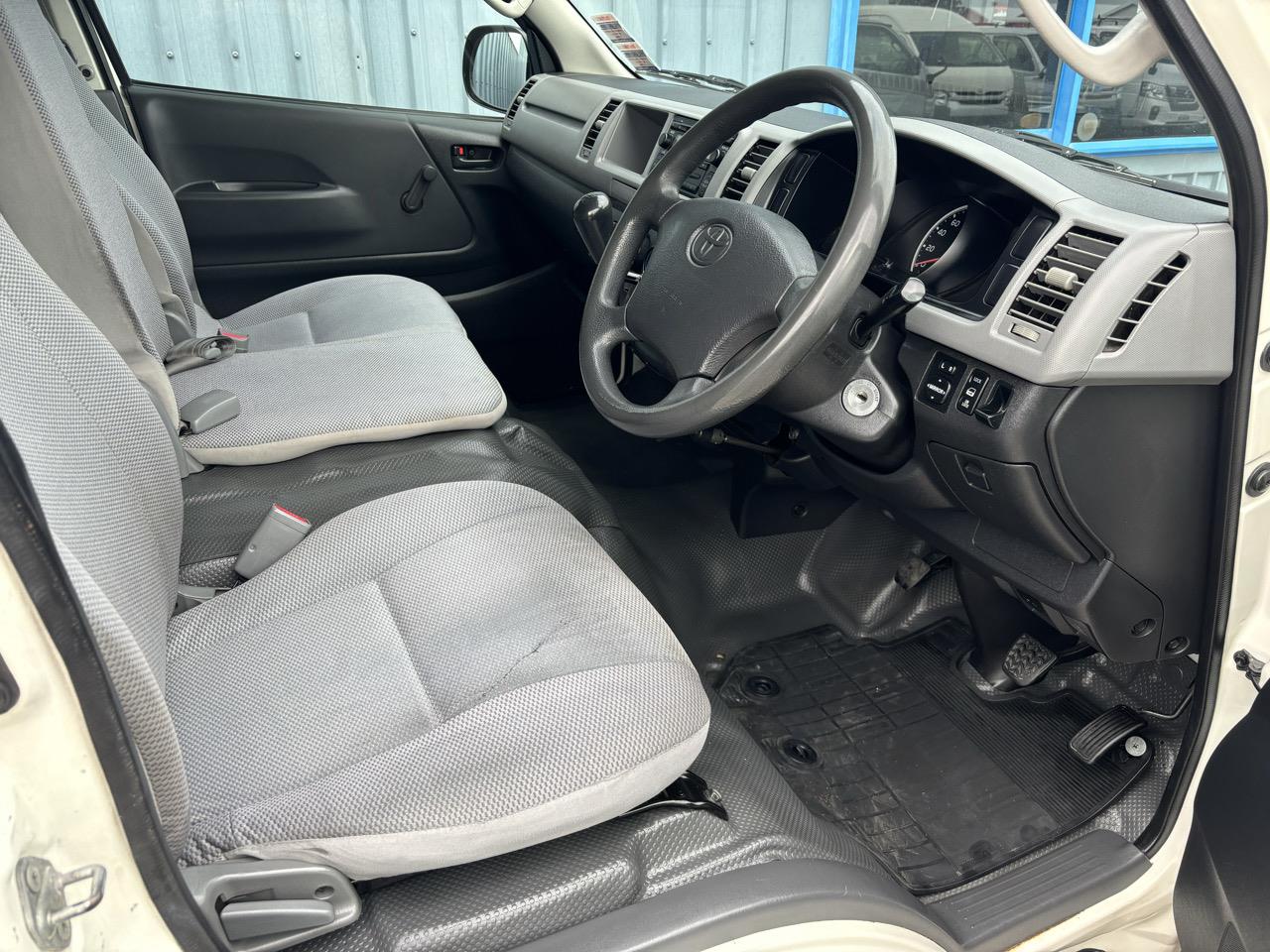 2006 Toyota HIACE