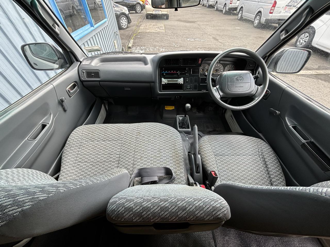 2003 Toyota HIACE